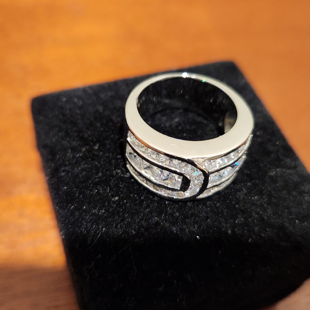 Ring - Picture 2 of 5